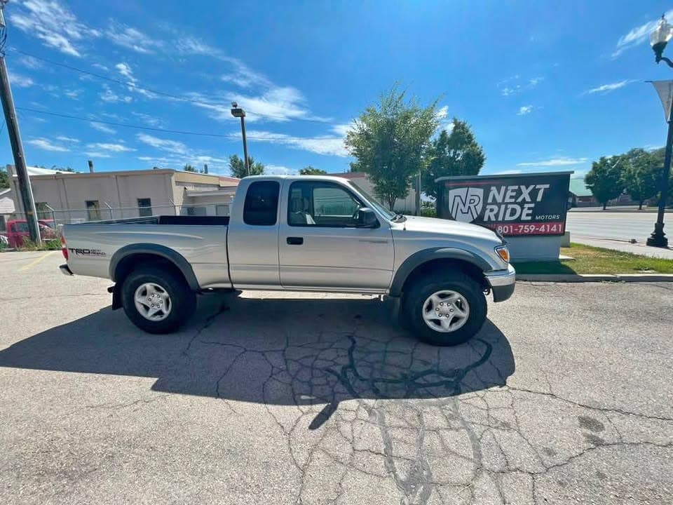 2002 Toyota Tacoma PreRunner Pickup 4D 5 Ft