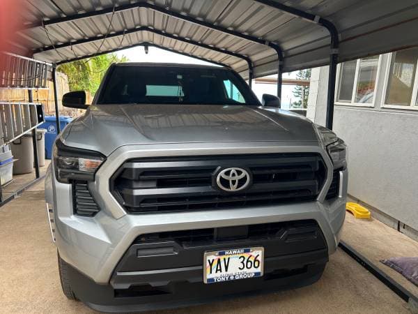 Beautiful 2024 Toyota Tacoma Extra Cab with 6' Bed and New Snug Top