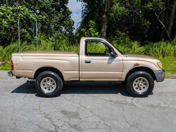 2000 Toyota Tacoma Very Clean $2,950 OBO