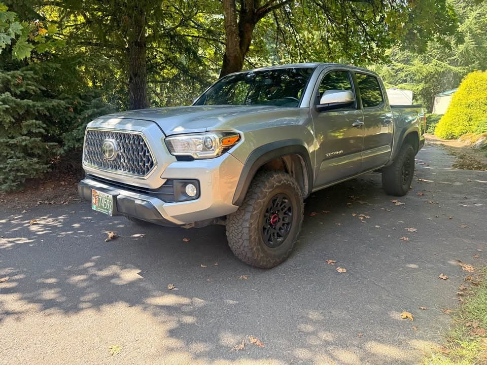 2018 Toyota Tacoma Double Cab TRD Off-Road Pickup 4D 5 Ft